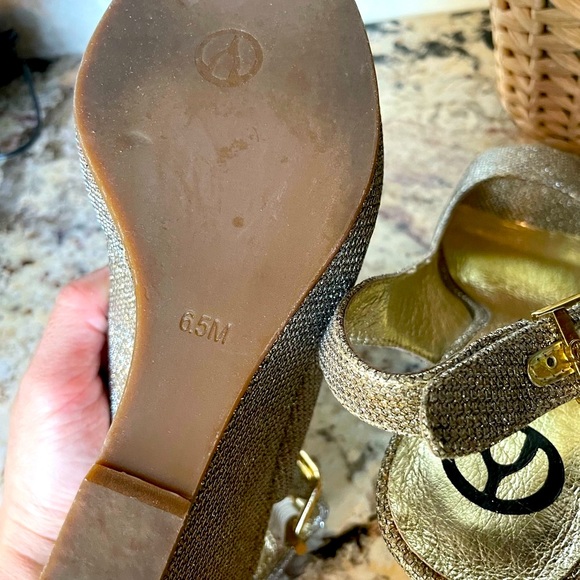 The Wishbone Collection High Heel Shoes - Picture 7 of 7